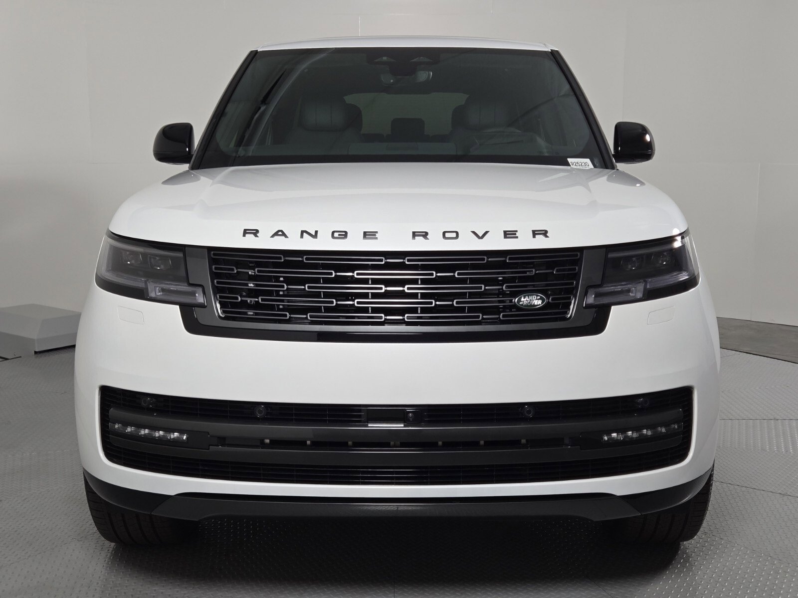 New 2025 Land Rover Range Rover Long Wheelbase SE image 8