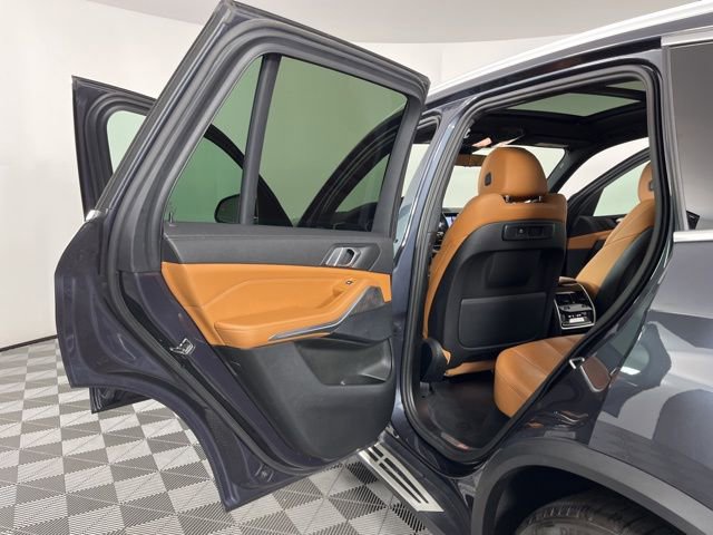 Used 2021 BMW X5 xDrive40i w/ Parking Assistance Package image 41