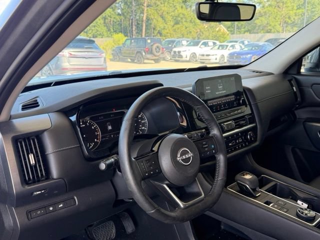 Used 2023 Nissan Pathfinder SL AWD/4WD image 14