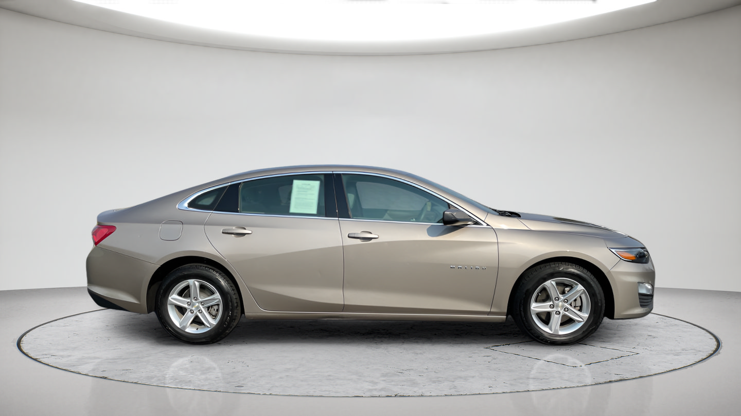 Used 2022 Chevrolet Malibu LT FWD image 2