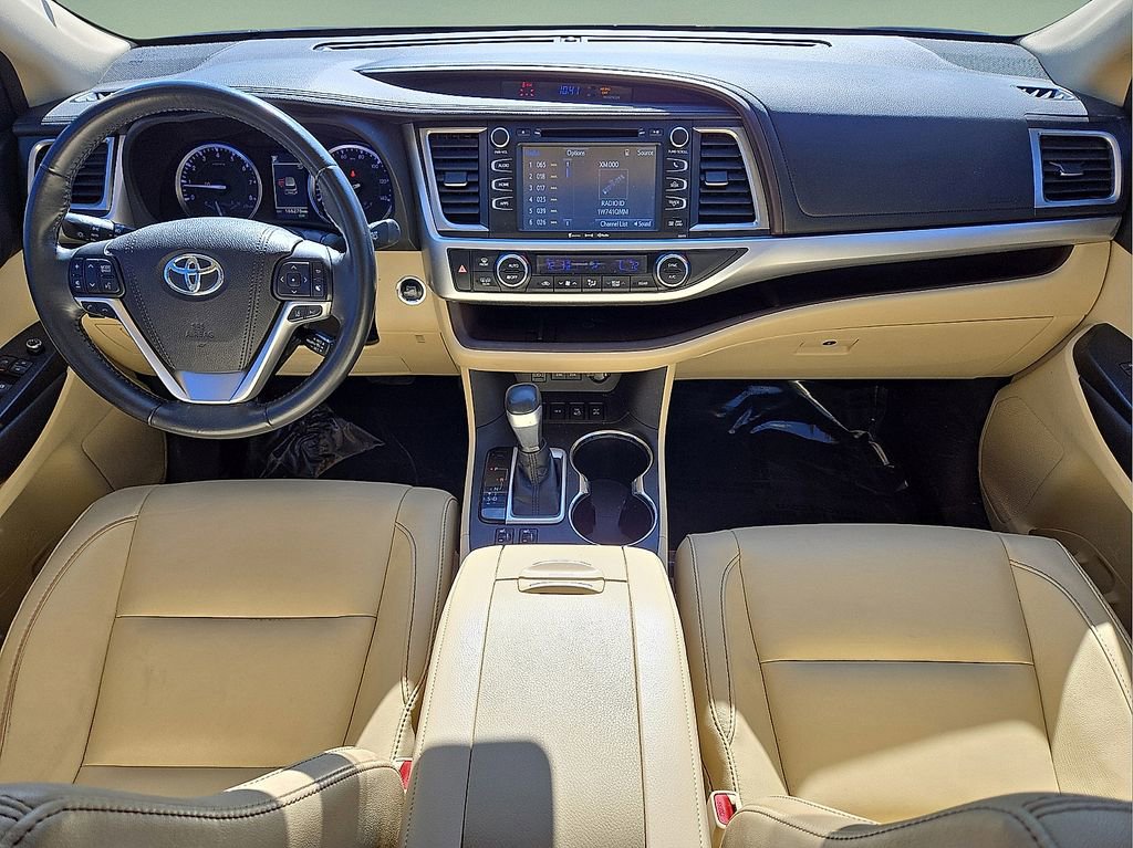 Used 2018 Toyota Highlander XLE image 18