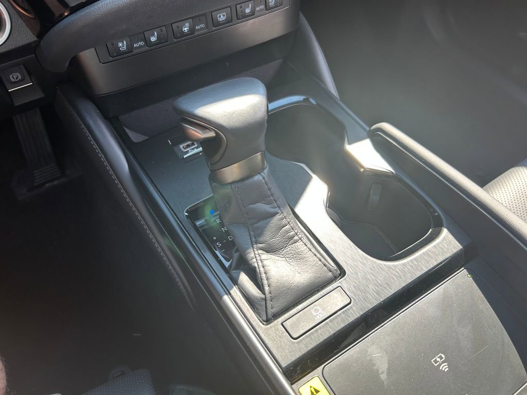 Used 2025 Lexus ES 350 Luxury w/ Accessory Package (Z1) image 16