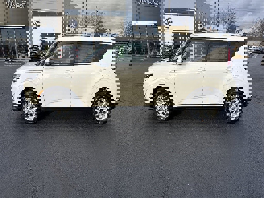 New 2025 Kia Soul LX image 3