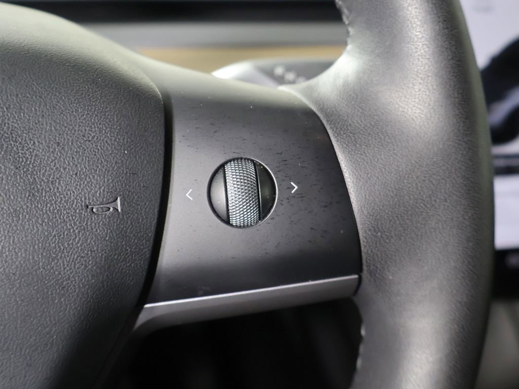 Used 2022 Tesla Model Y Long Range AWD/4WD image 41