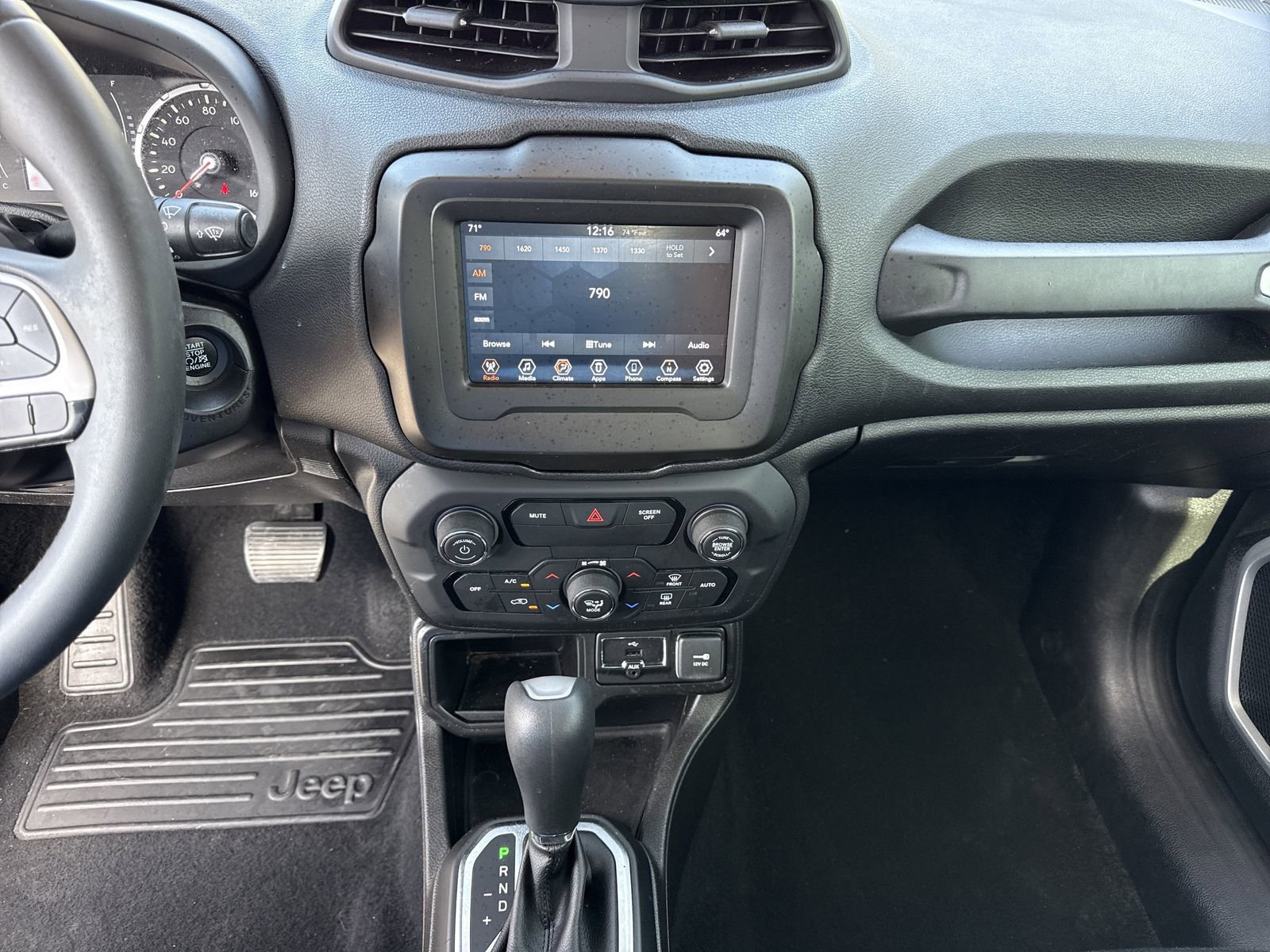 Used 2020 Jeep Renegade Latitude image 26
