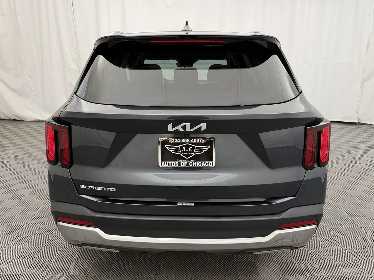 Used 2024 Kia Sorento S FWD image 6
