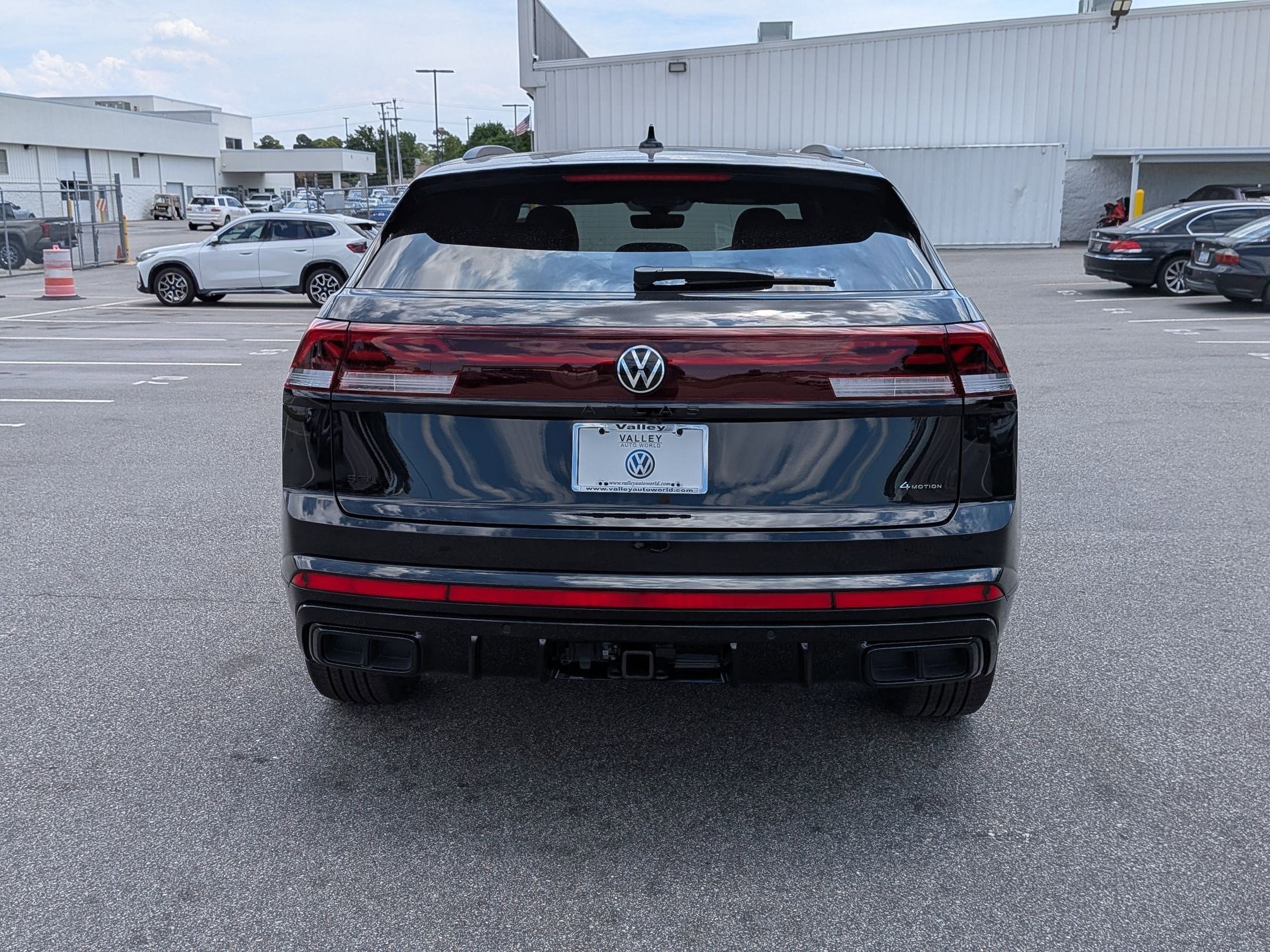 New 2026 Volkswagen Atlas Cross Sport SEL R-Line AWD/4WD image 4