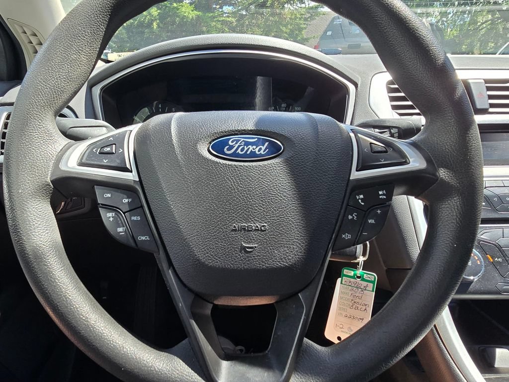 Used 2015 Ford Fusion SE FWD image 14