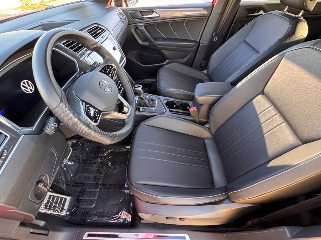 Used 2024 Volkswagen Tiguan SE R-Line image 18