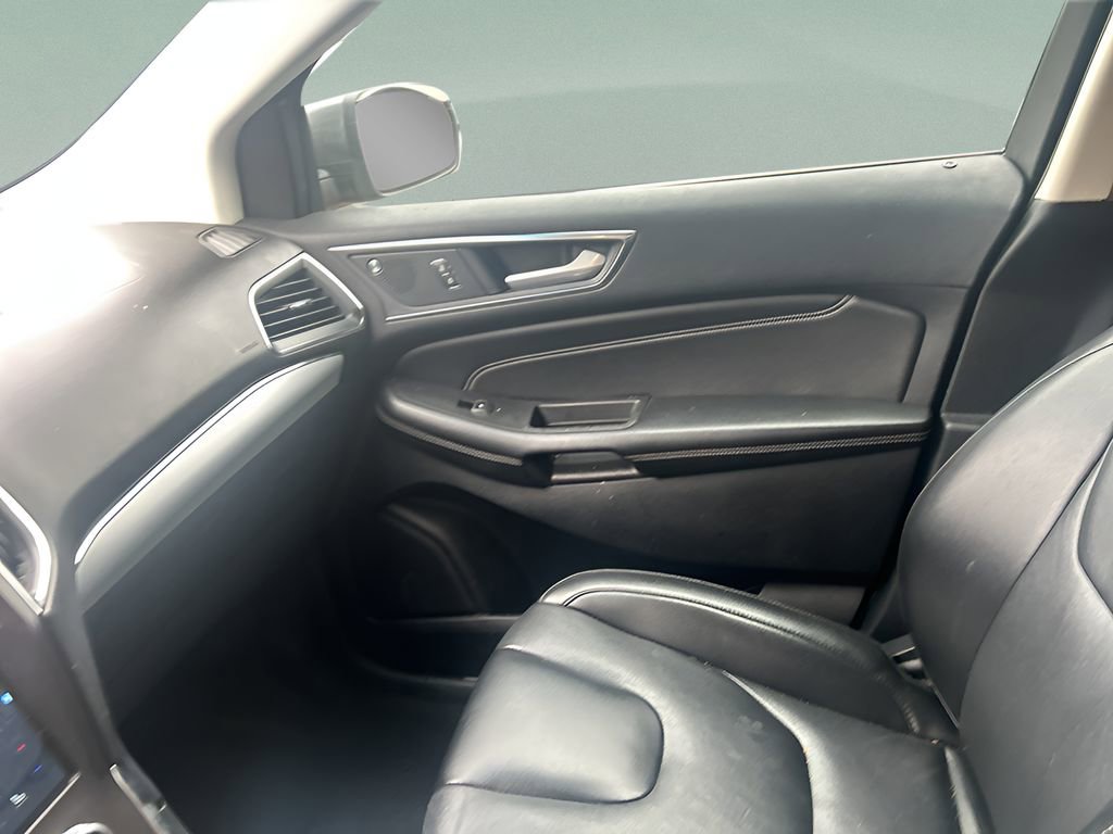 Used 2021 Ford Edge Titanium image 11