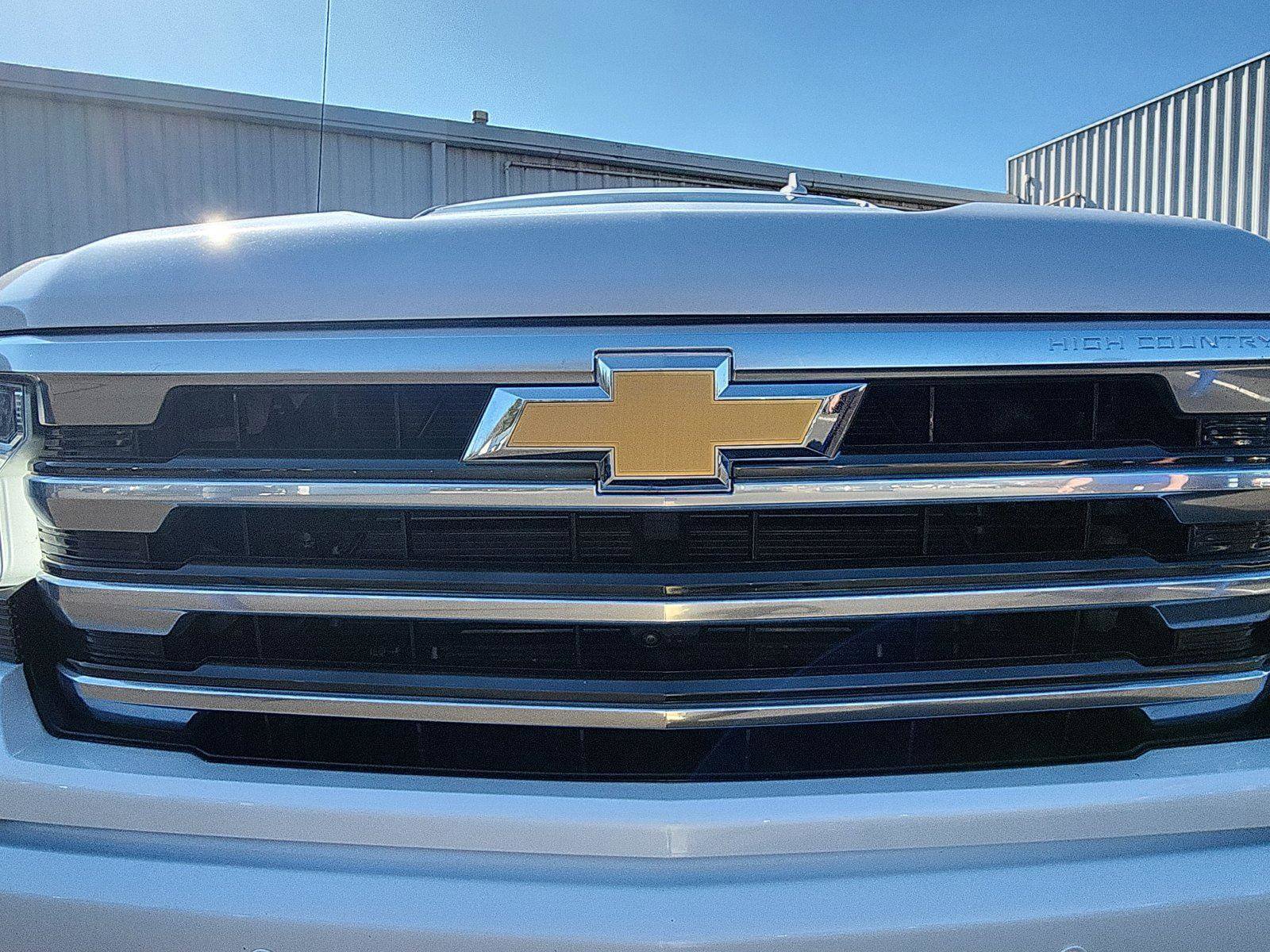 Used 2025 Chevrolet Silverado 1500 High Country w/ Technology Package AWD/4WD image 14
