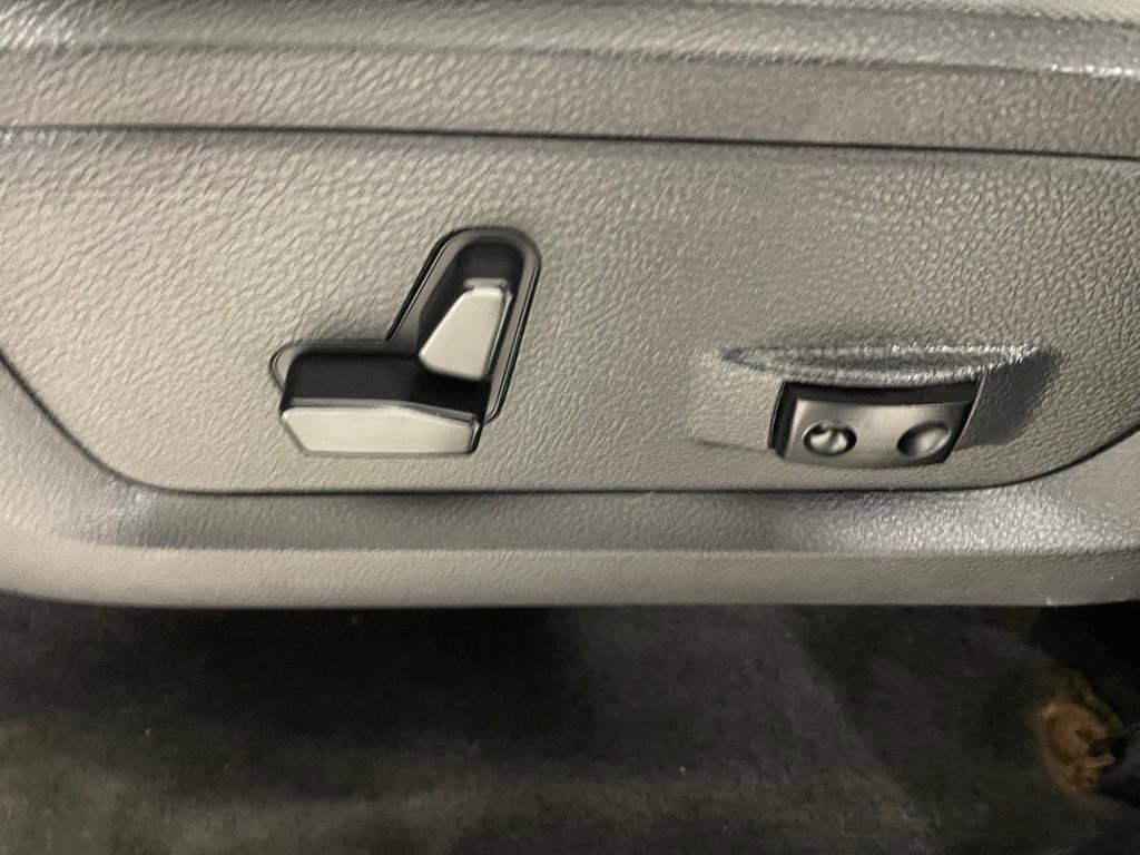 Used 2015 RAM 1500 Classic SLT w/ SLT Plus D￩cor Group image 11