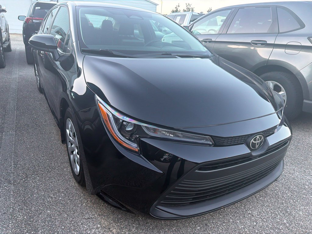 Used 2026 Toyota Corolla LE FWD image 4