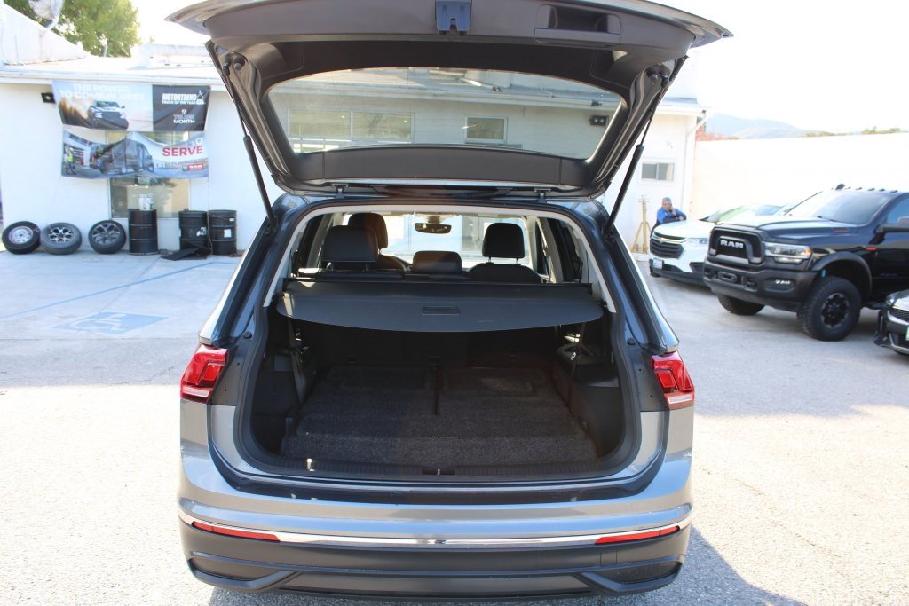 Used 2023 Volkswagen Tiguan SE image 32
