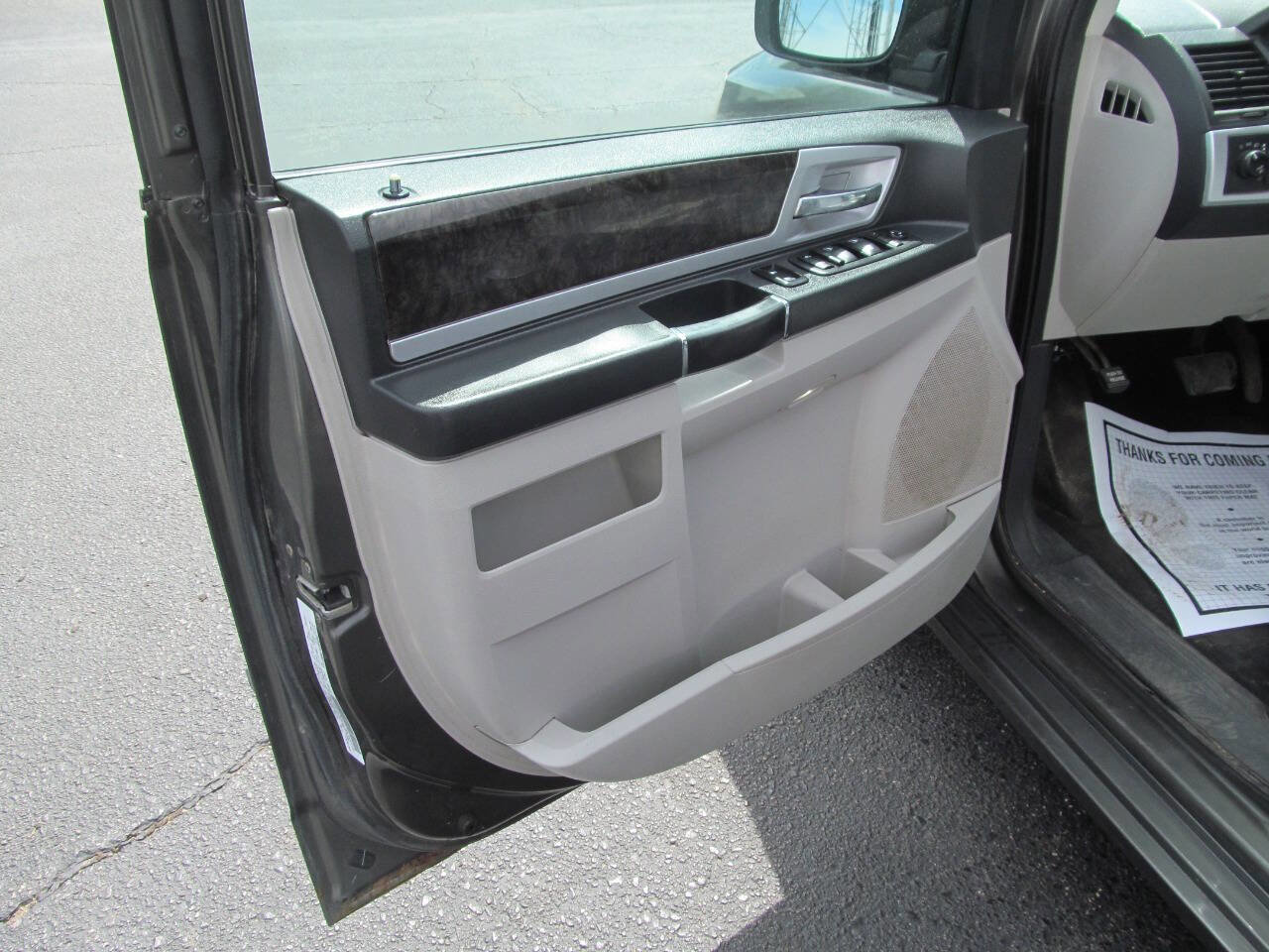 Used 2010 Dodge Grand Caravan SXT FWD image 8