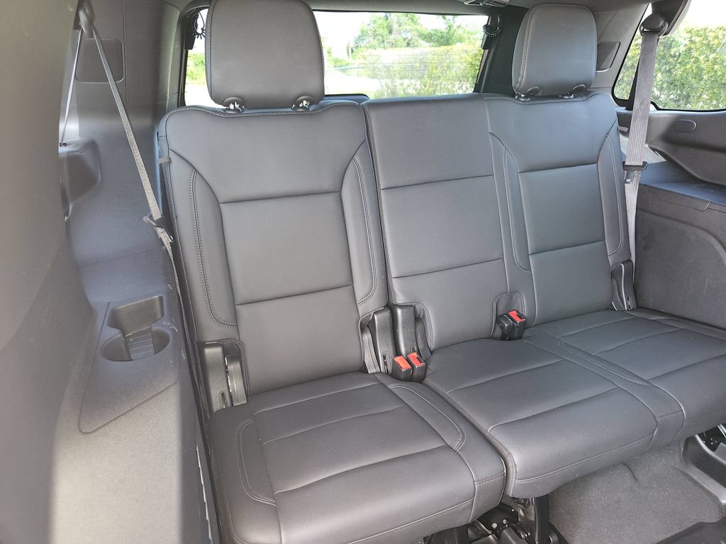 Used 2021 Chevrolet Tahoe Z71 w/ Luxury Package AWD/4WD image 15