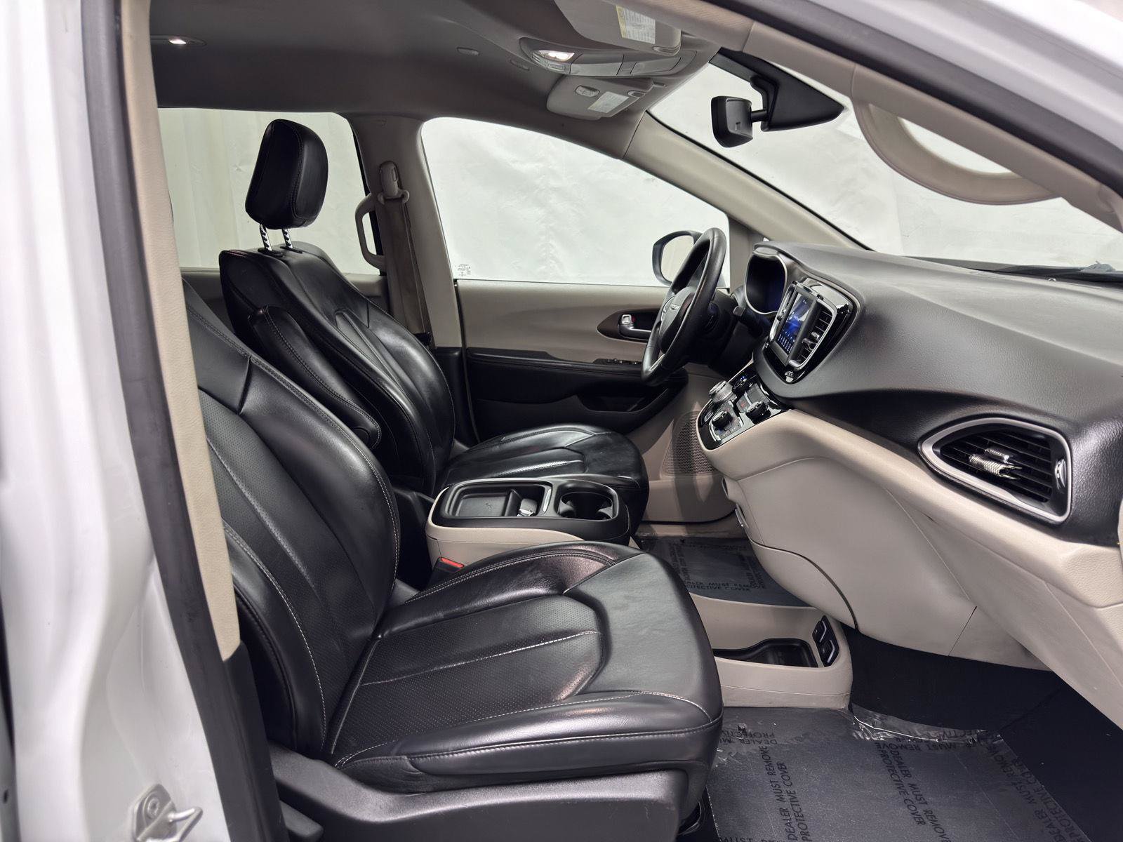 Used 2021 Chrysler Voyager Lxi FWD image 33