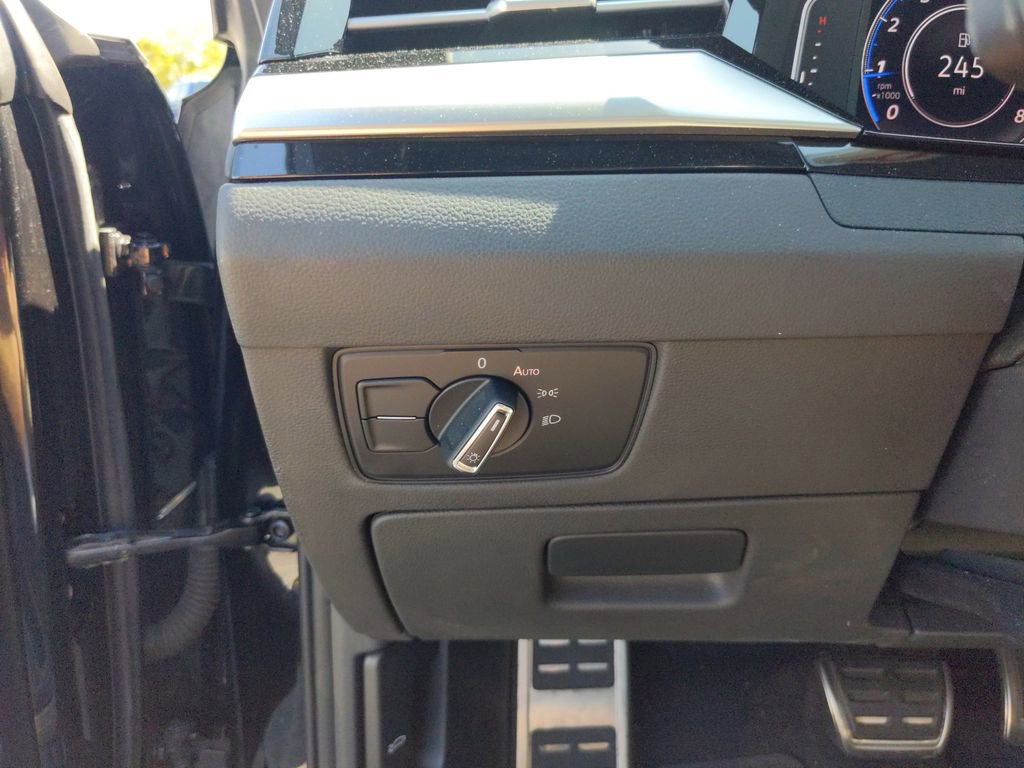 Used 2022 Volkswagen Arteon SE image 24