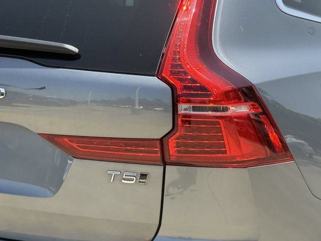 Used 2021 Volvo XC60 T5 Momentum w/ Advanced Package AWD/4WD image 7
