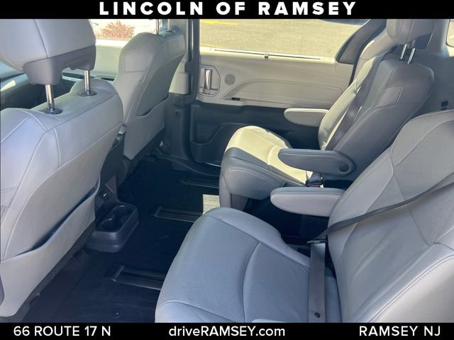 Used 2024 Toyota Sienna Limited AWD/4WD image 19