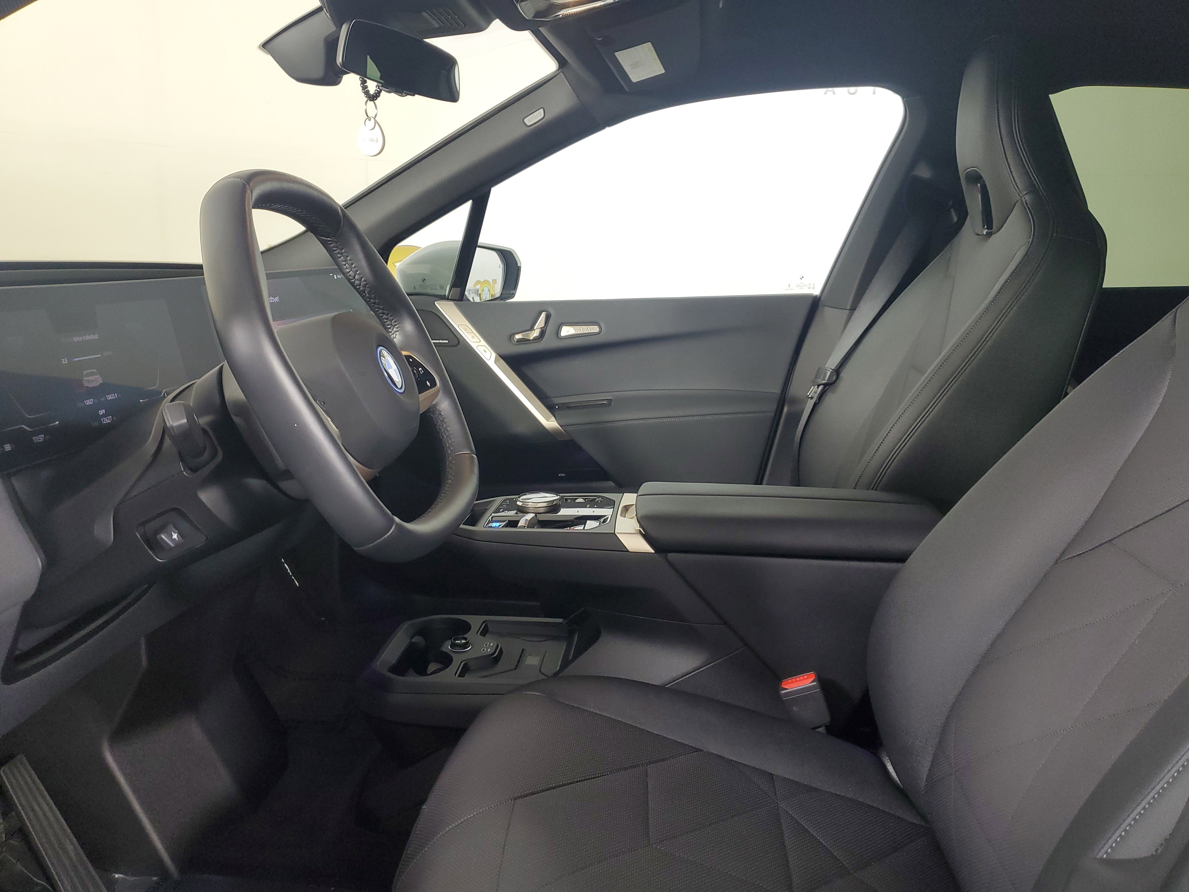 Certified 2025 BMW iX xDrive50 image 9