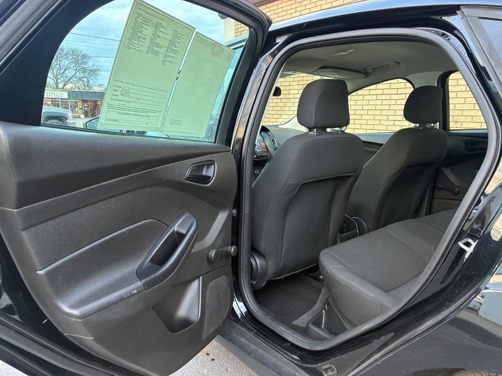 Used 2017 Ford Focus SE FWD image 23