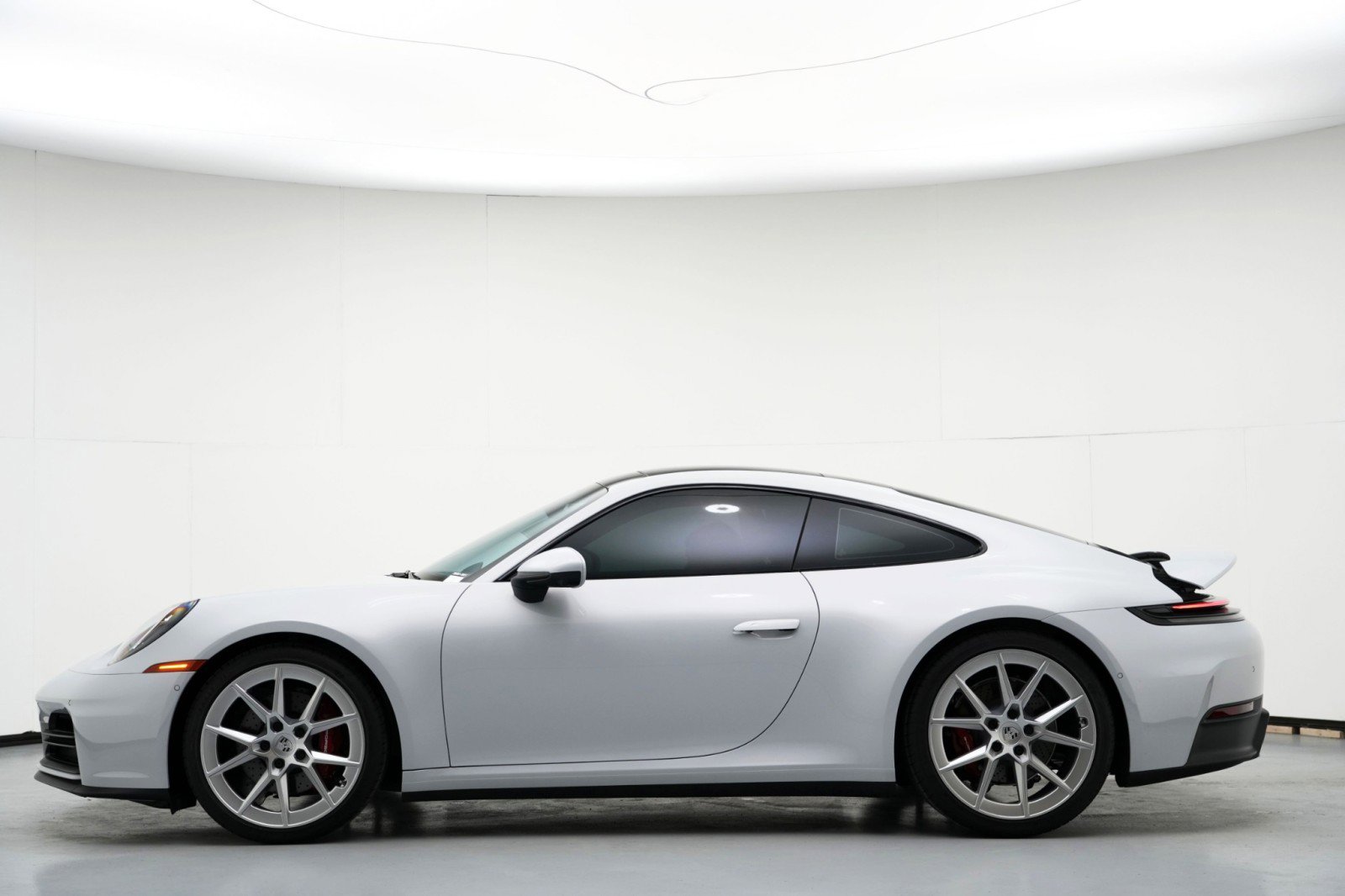 Used 2025 Porsche 911 Carrera RWD image 9