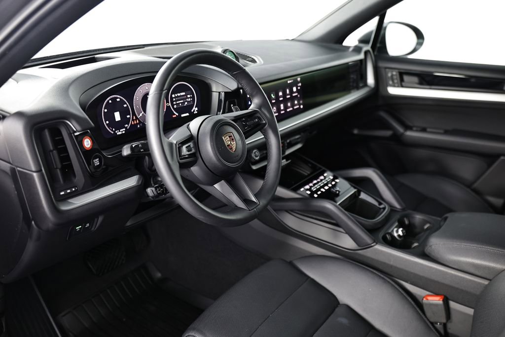Certified 2025 Porsche Cayenne AWD/4WD image 4