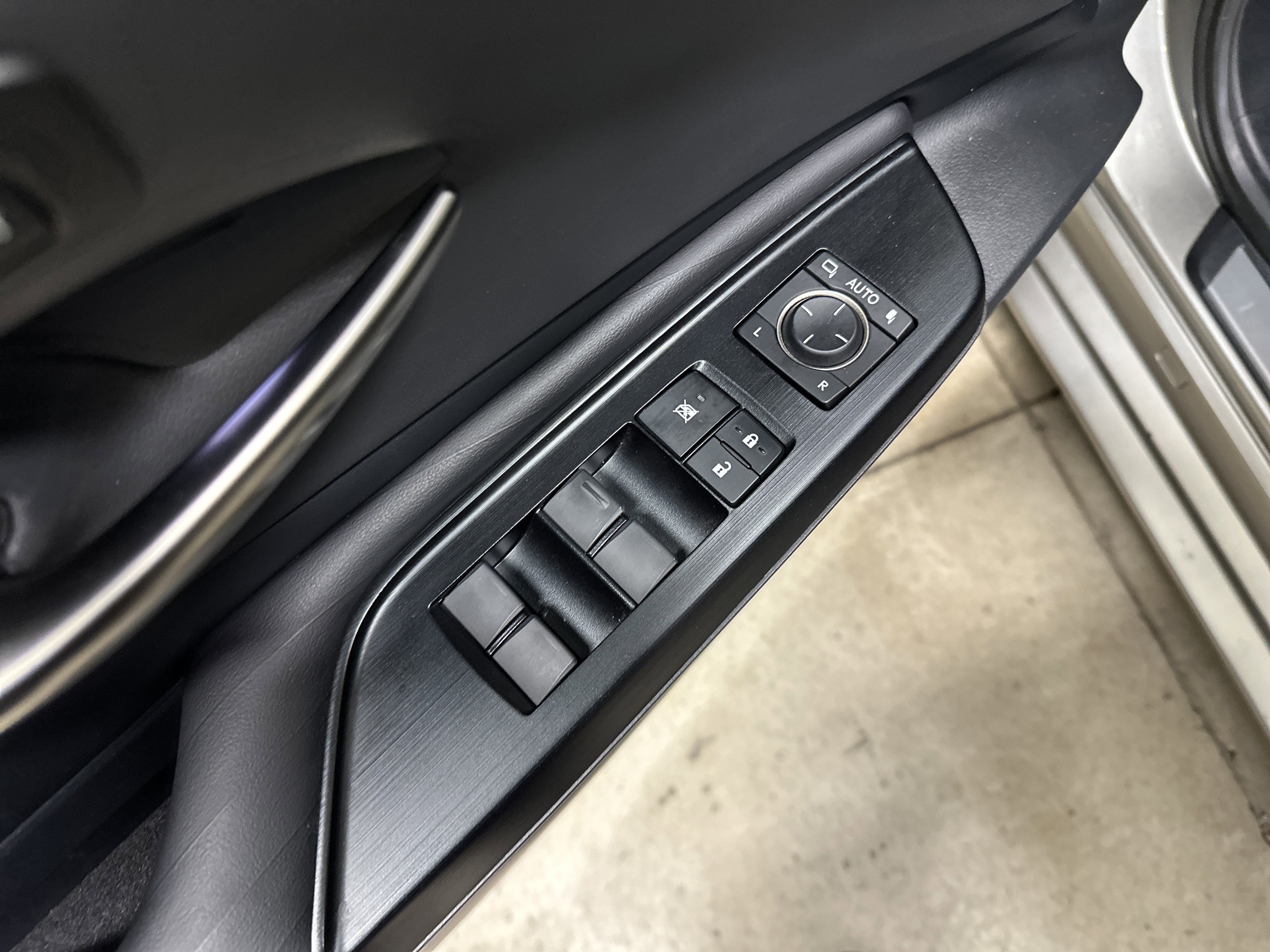 Used 2020 Lexus ES 350 w/ Accessory Package FWD image 15