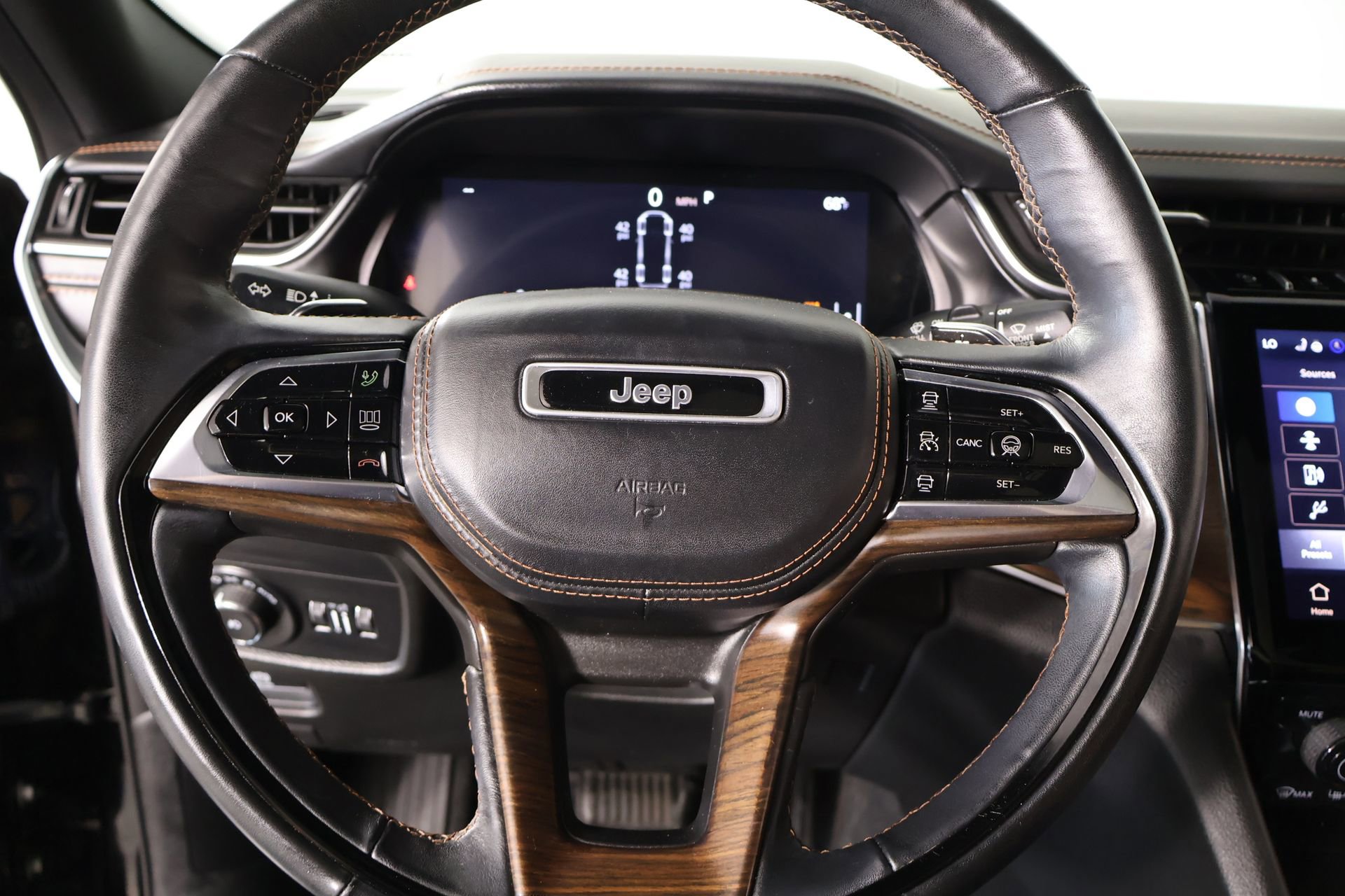 Used 2021 Jeep Grand Cherokee L Summit w/ Advanced Protech Group IV AWD/4WD image 3