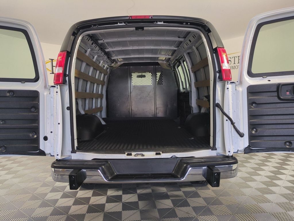 Used 2025 Chevrolet Express 2500 w/ Driver Convenience Package RWD image 23