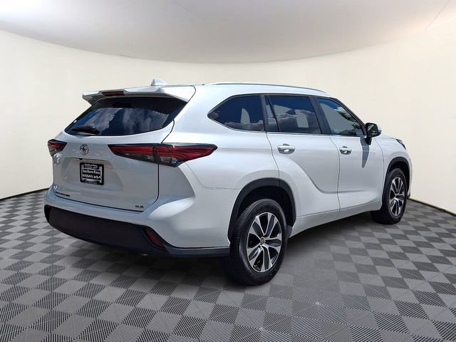 Used 2023 Toyota Highlander XLE FWD image 6