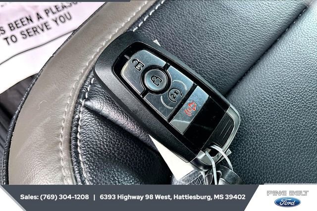 Used 2025 Ford Bronco Outer Banks image 9