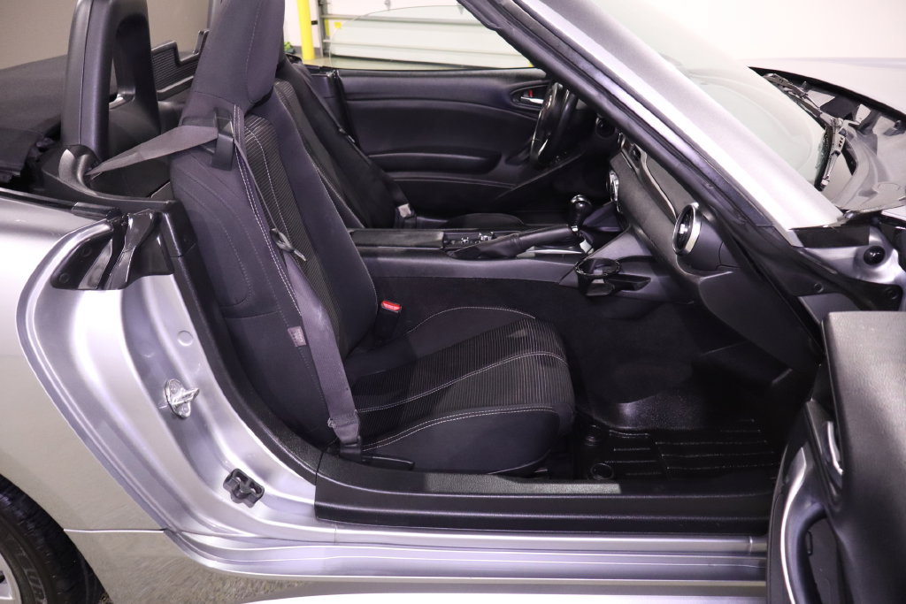 Used 2017 FIAT 124 Spider Classica RWD image 29