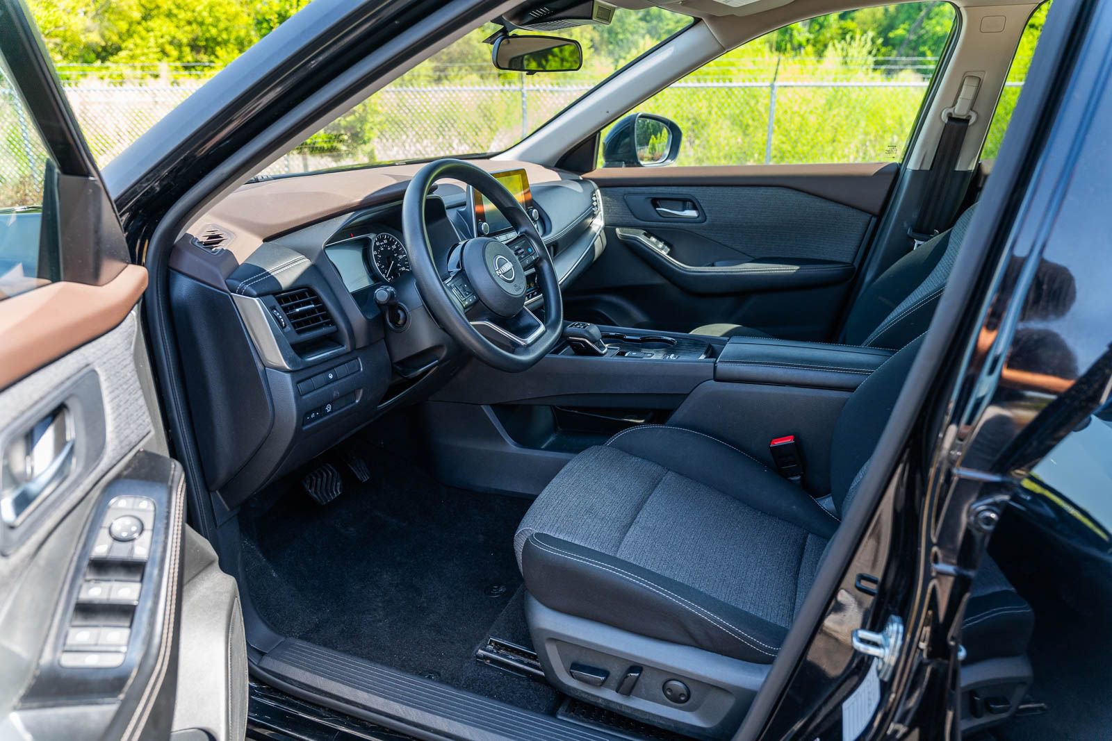 Used 2023 Nissan Rogue SV FWD image 18