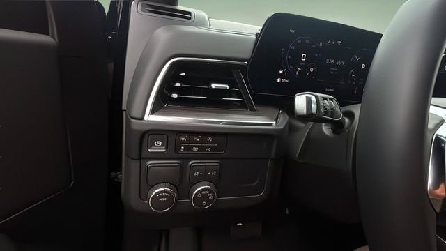Used 2026 Chevrolet Suburban LS RWD image 16