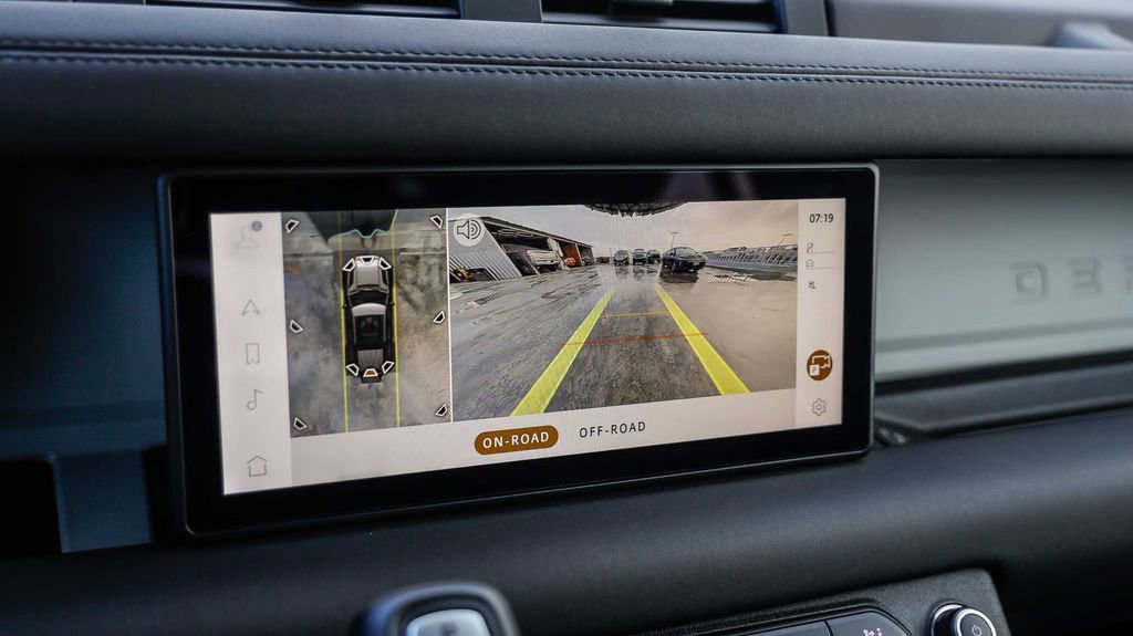 Used 2024 Land Rover Defender 110 S image 29