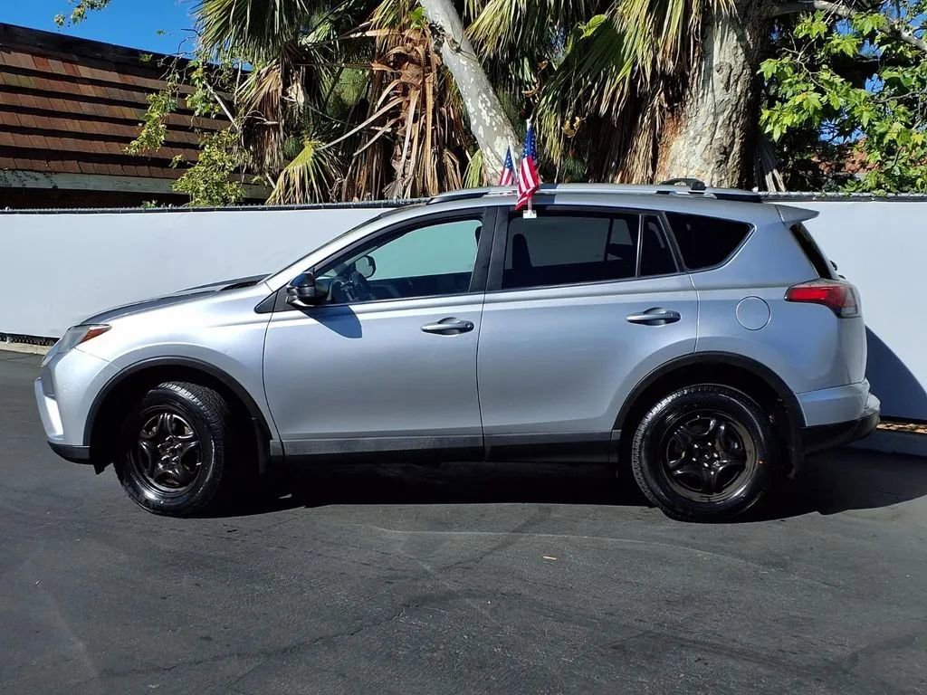 Used 2016 Toyota RAV4 LE image 1