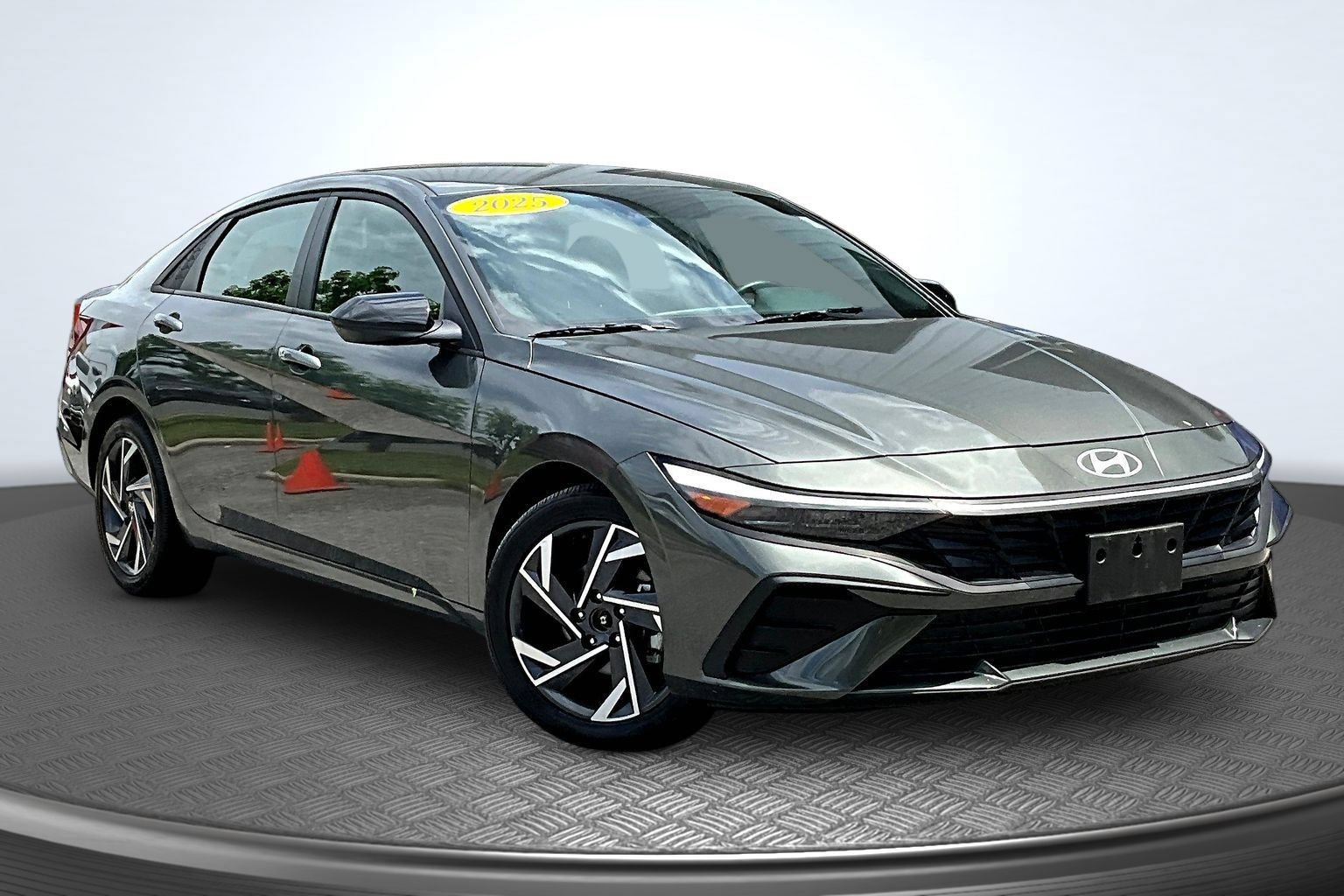 Used 2025 Hyundai Elantra Sport FWD image 3