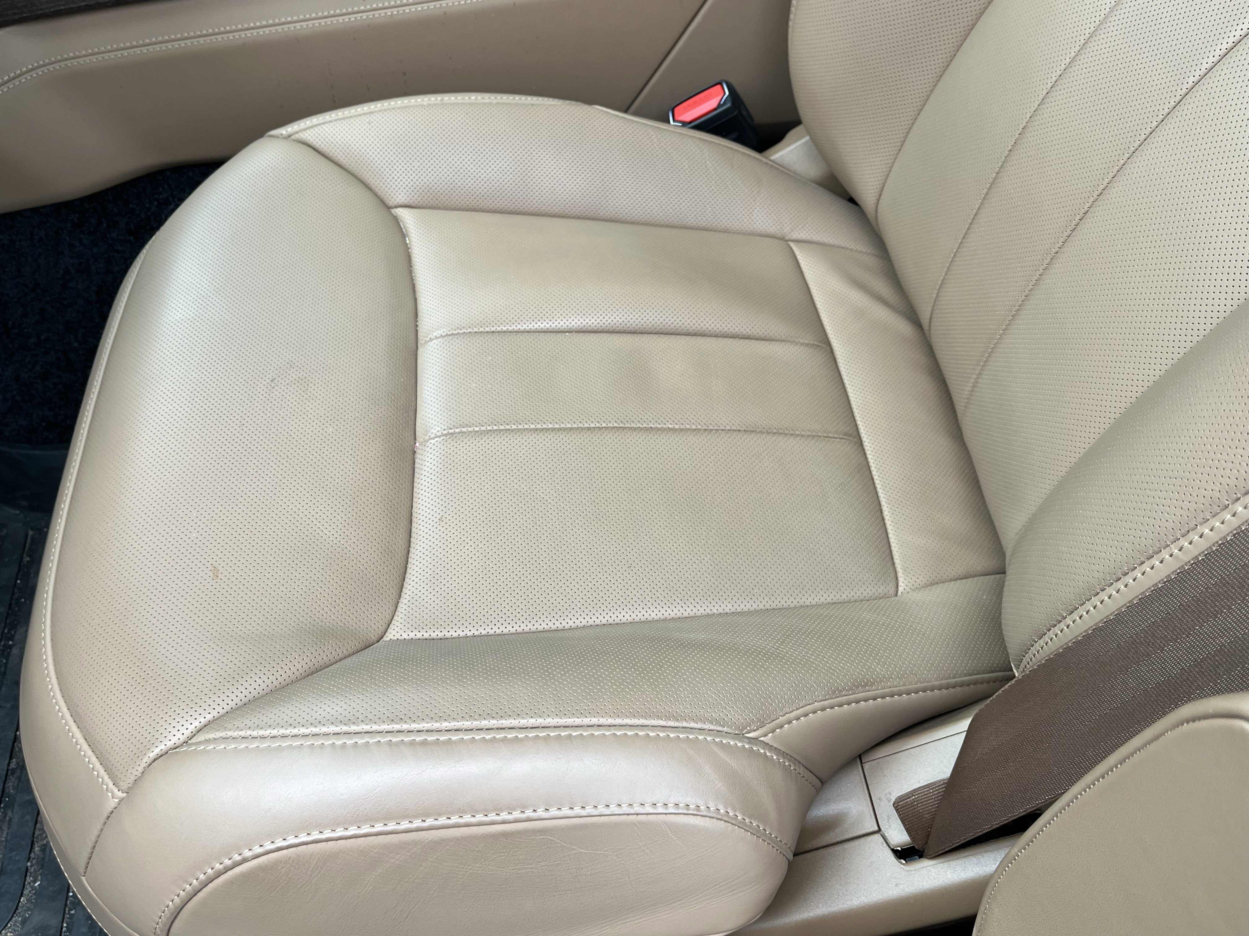 Certified 2025 Land Rover Range Rover SE image 17