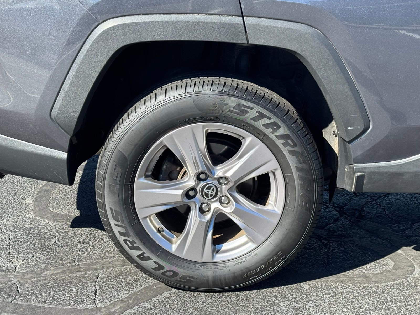 Used 2022 Toyota RAV4 XLE AWD/4WD image 50