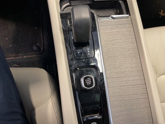 Used 2023 Volvo XC60 B5 Plus image 13