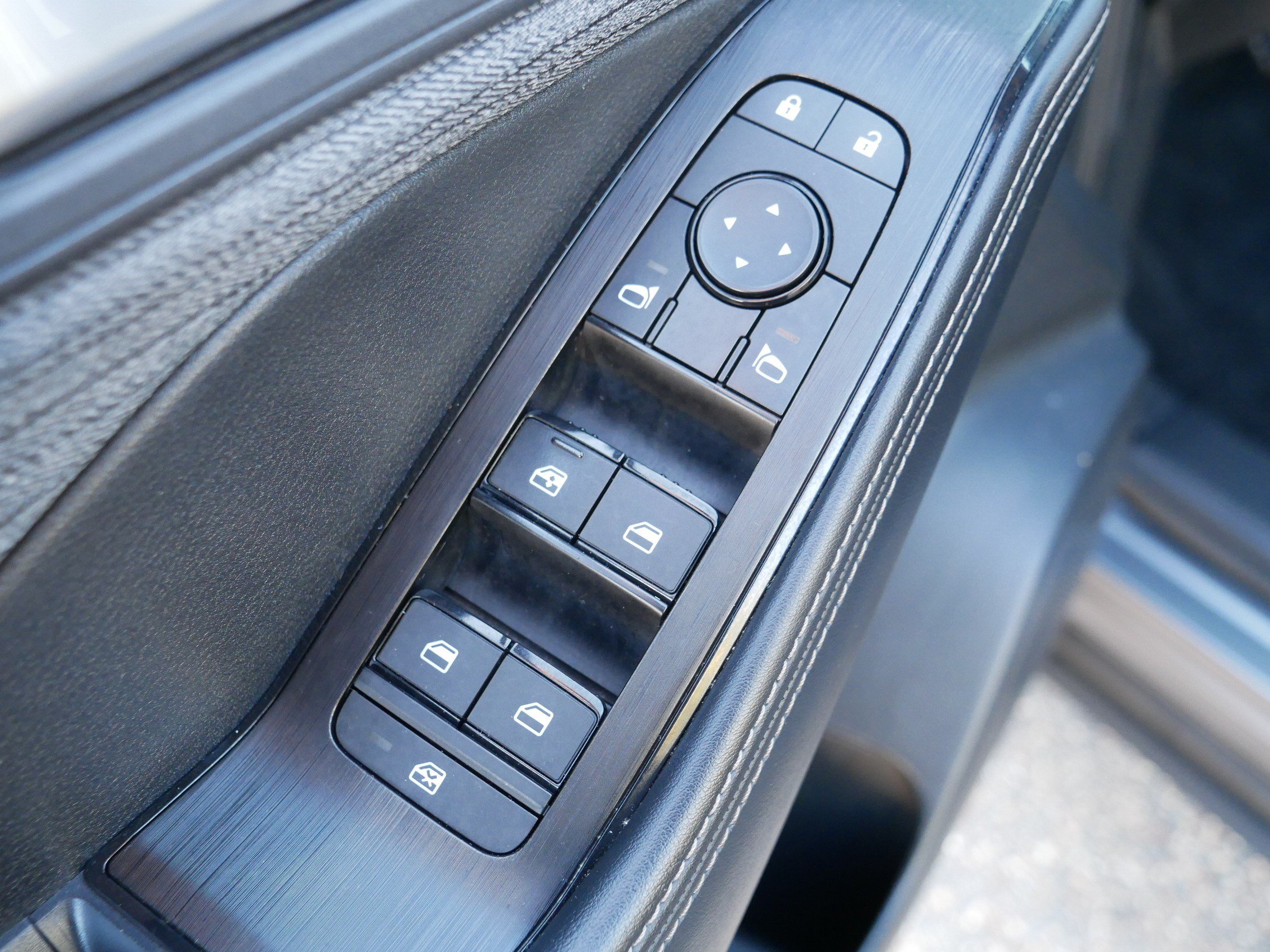 Certified 2023 Nissan Rogue SV AWD/4WD image 19