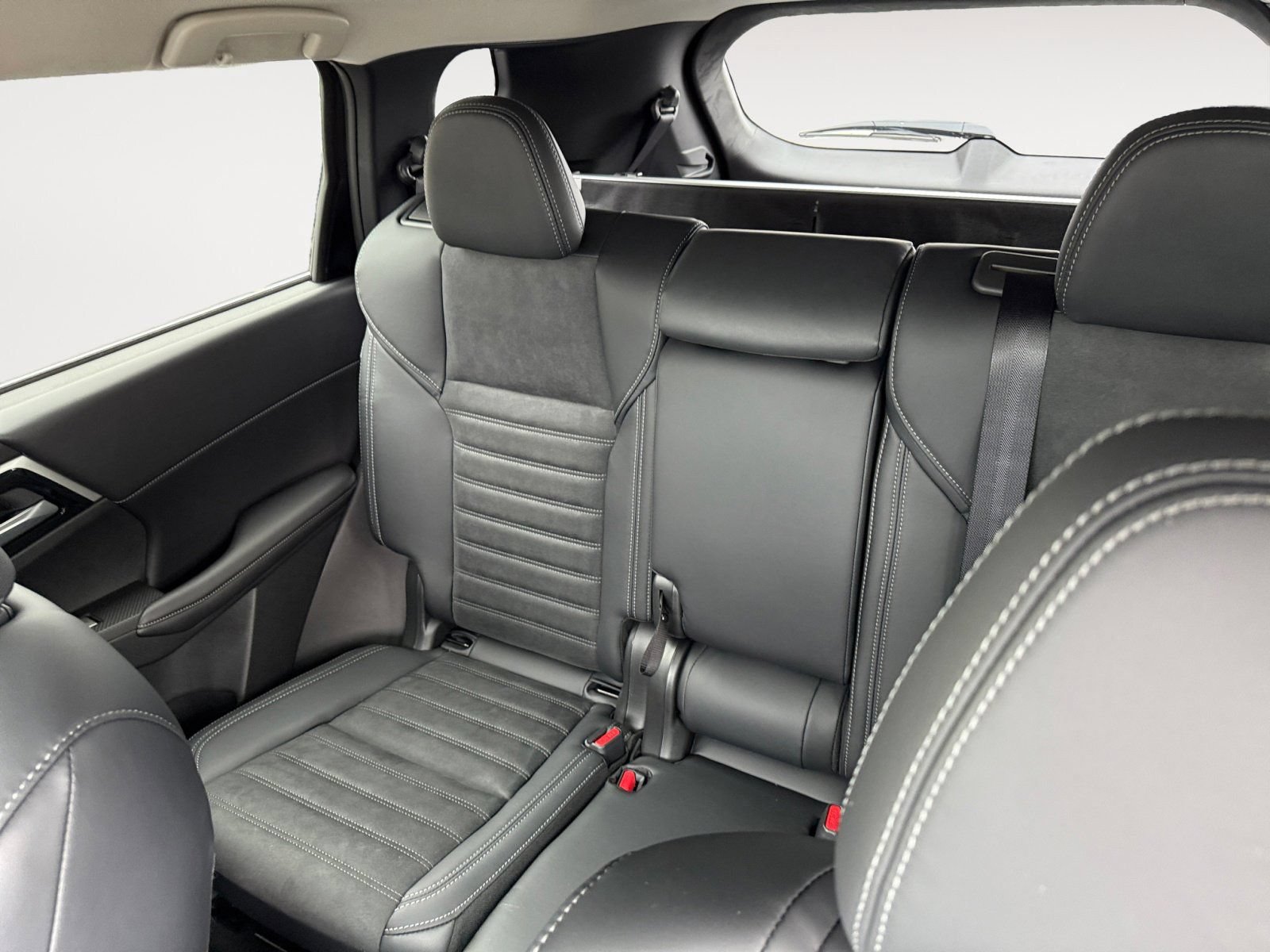 Used 2025 Mitsubishi Outlander SE AWD/4WD image 13