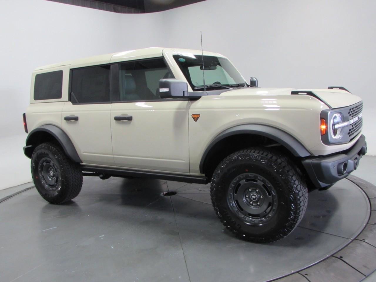 New 2025 Ford Bronco Badlands image 4