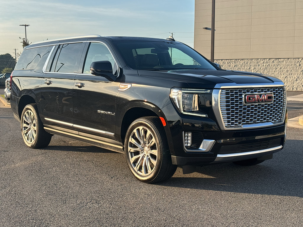 Used 2024 GMC Yukon XL Denali RWD image 3
