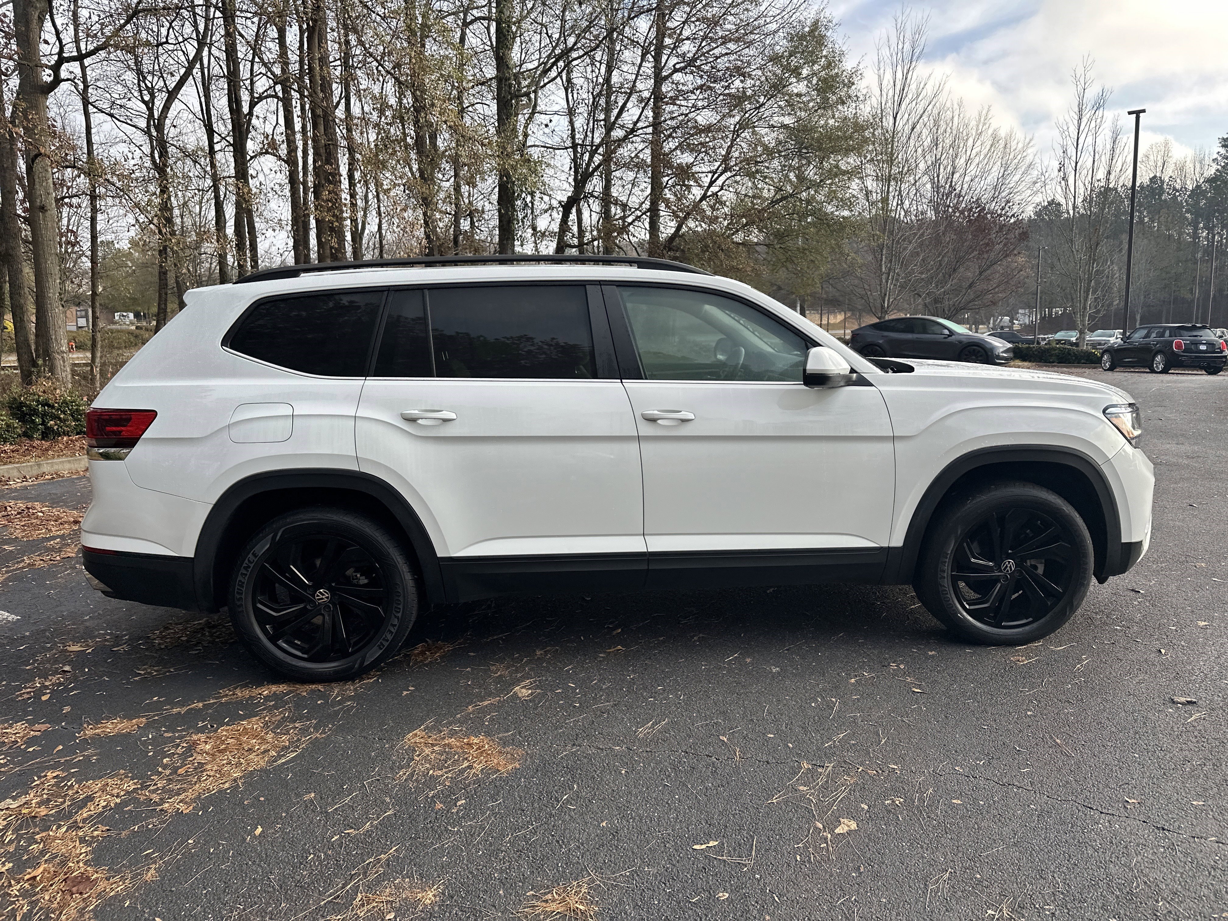 Used 2022 Volkswagen Atlas SE image 4