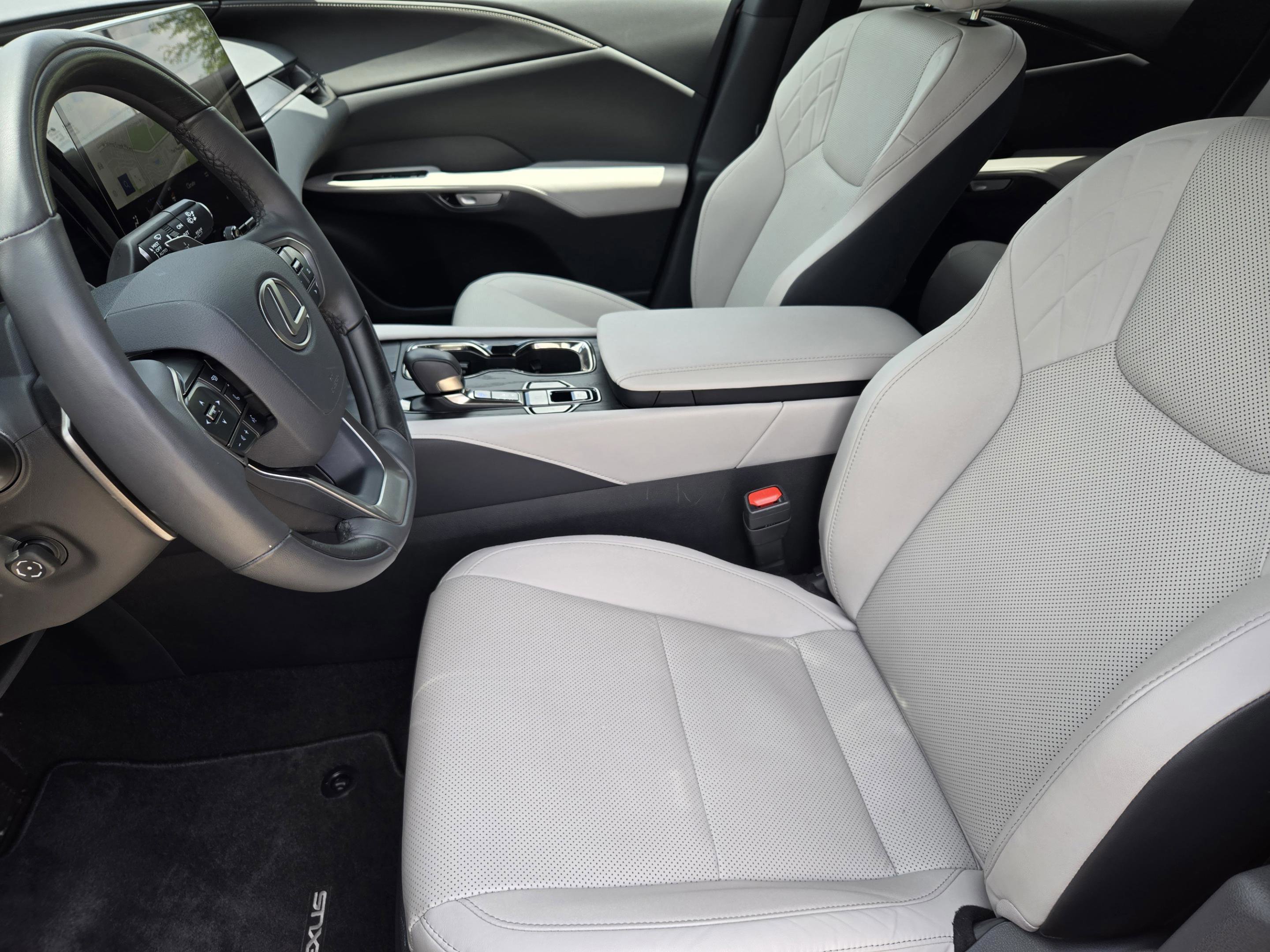 Used 2025 Lexus RX 350 Premium w/ Convenience Package FWD image 9