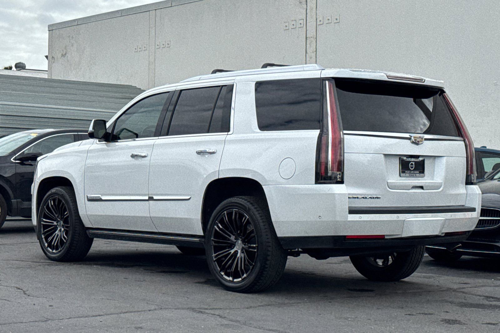 Used 2017 Cadillac Escalade Platinum image 6