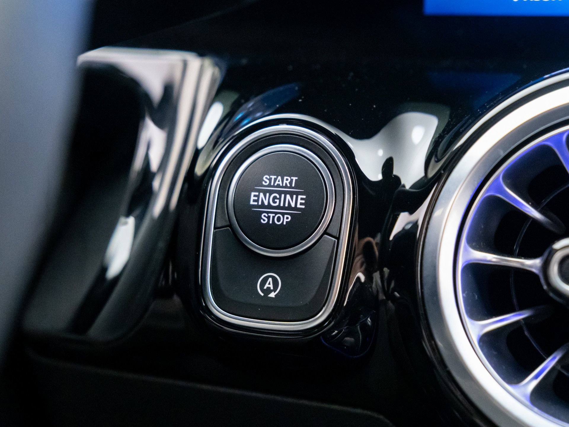 Certified 2025 Mercedes-Benz GLA 250 GLA 250 w/ Exclusive Package image 24